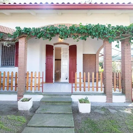 Vakantiehuis Ferienhaus In Mit Grossem Garten - B59201 Lido delle Nazioni