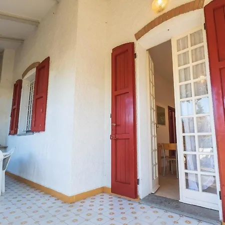 Ferienhaus In Mit Grossem Garten - B59201