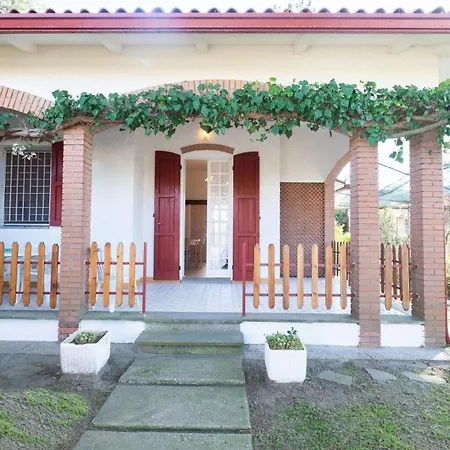 Ferienhaus In Mit Grossem Garten - B59201 Vakantiehuis Lido delle Nazioni